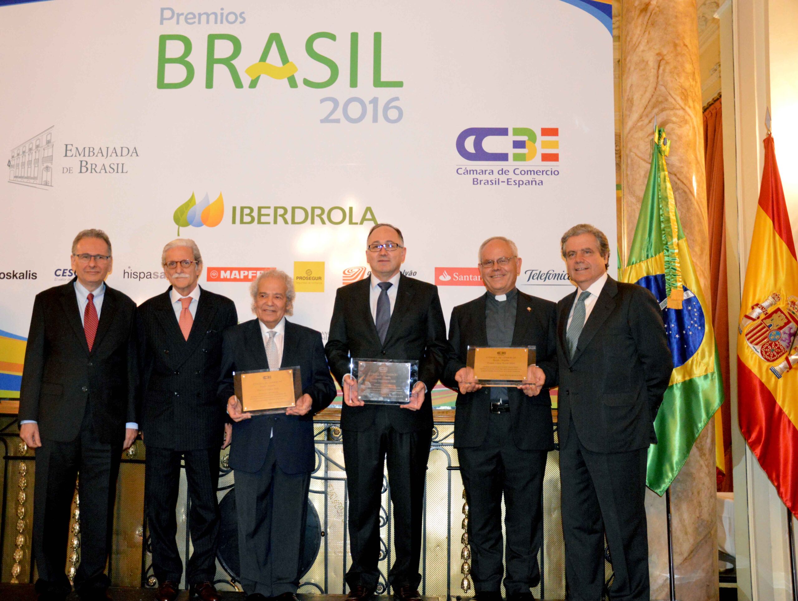 LUIS GALLEGO, JAYME MARQUES Y LA ONG HAREN ALDE, PREMIOS BRASIL 2016